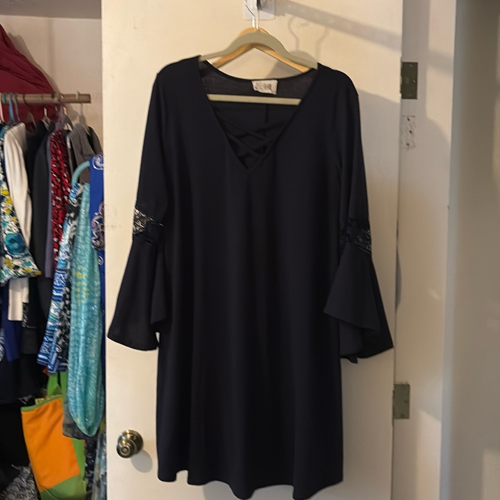 Just Found brand 2X navy bell sleeved dress, lace inserts in sleeves and at neck